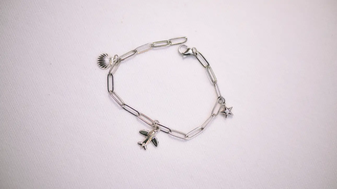 Pulsera personalizada terminada con tres charms